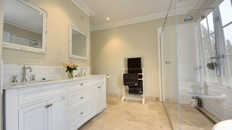 Bathrooms/Kitchens